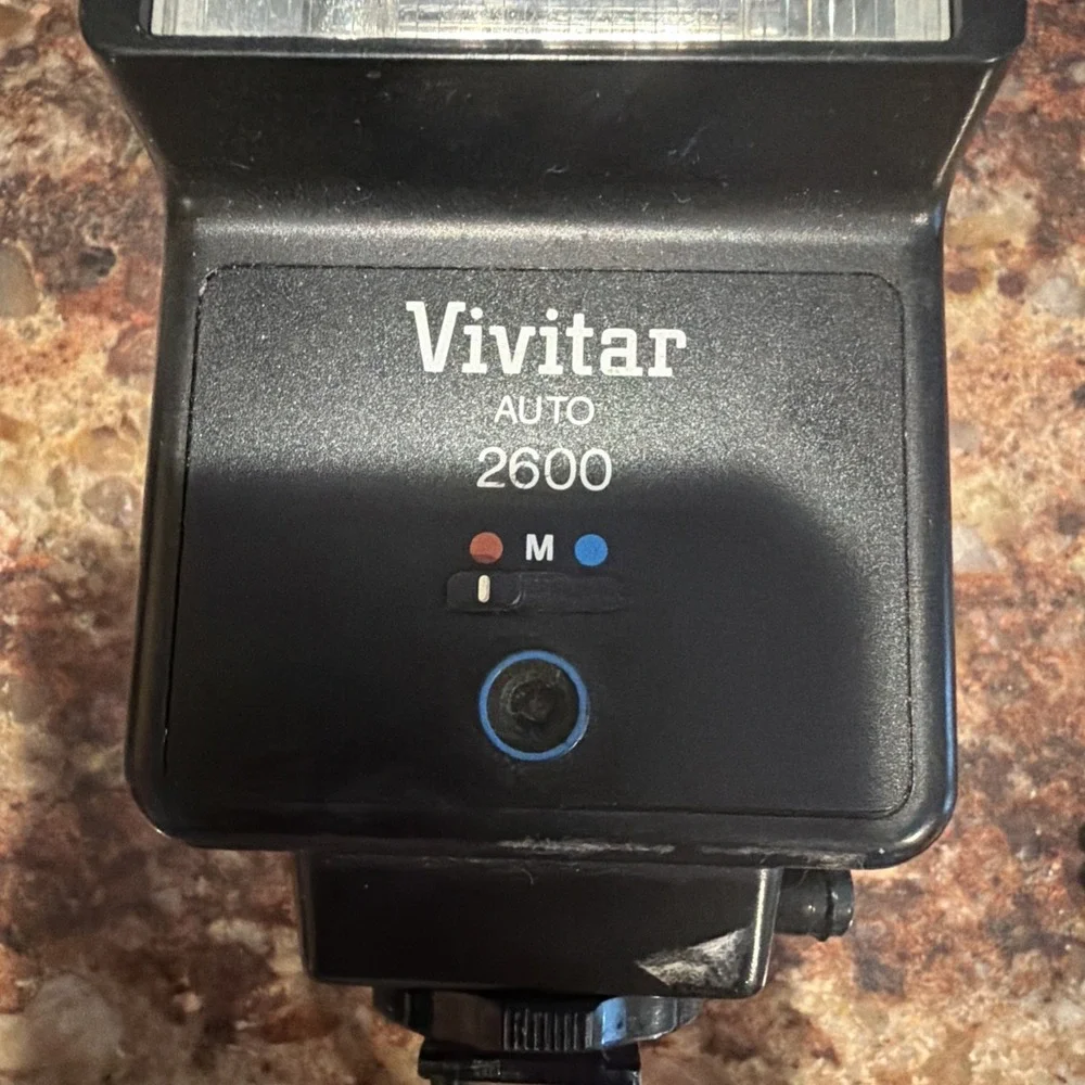 Vivid Auto 2600 Flash Camera